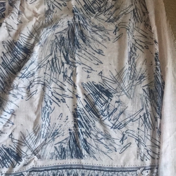 Oversized shawl from Genevieve Dostaler - Picture 4 of 6